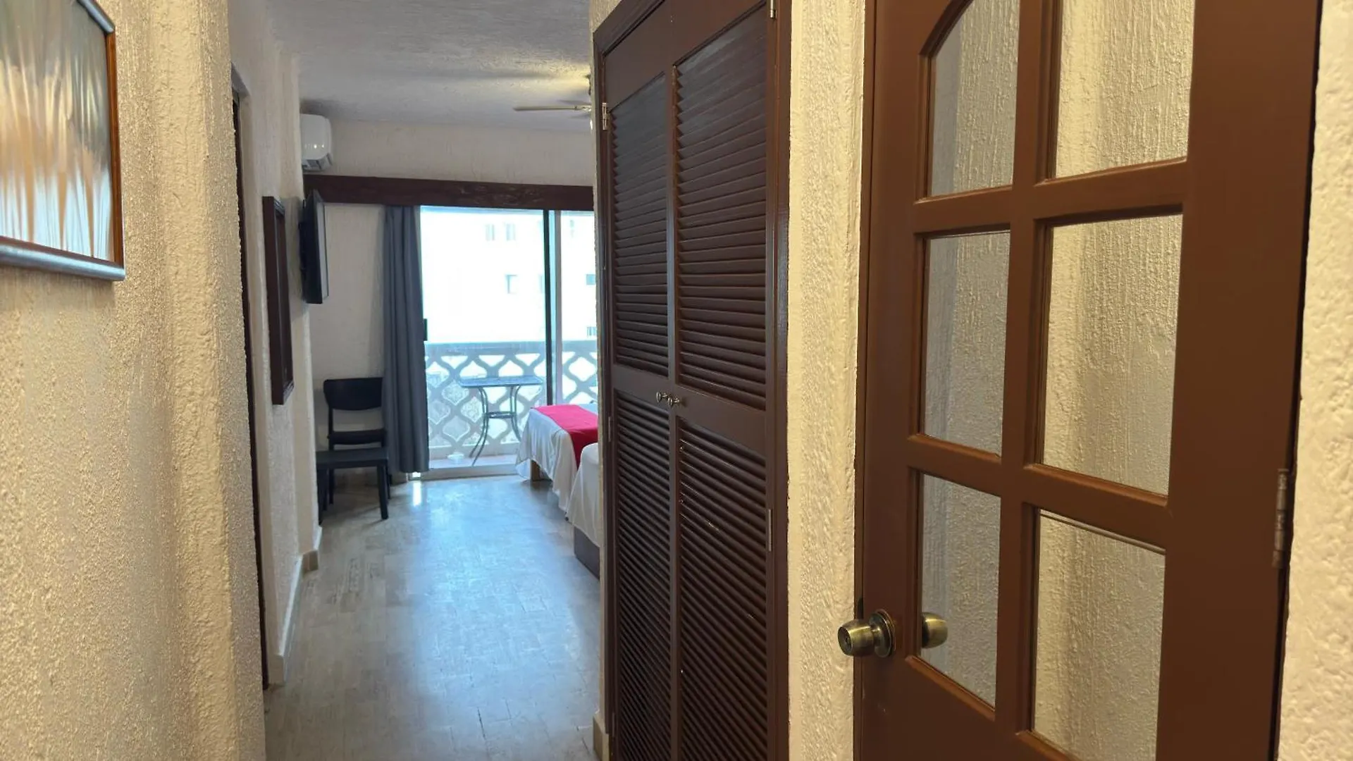 Cancun Plaza Sea View 0*,